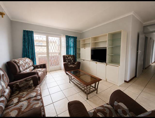 3 BEDROOM FLAT FOR SALE IN THREE RIVERS